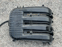 Lade das Bild in den Galerie-Viewer, 115 hp Mercury IAFM Intake Manifold 892952T04 four stroke EFI compatible with some 75 80 90 100 hp
