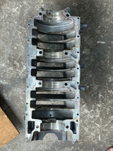 Load image into Gallery viewer, 250 225 hp Yamaha HPDI CRANKCASE BLOCK w COVER 60X-15100-03-1S 60V-00 two stroke 2005-2009
