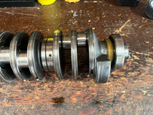 Lade das Bild in den Galerie-Viewer, 150 175 200 hp Yamaha HPDI CRANKSHAFT 68F-11411-00-00 two stroke 2000-01

