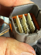 Lade das Bild in den Galerie-Viewer, DF 90 115 140 Suzuki 36610-90J80 HARNESS WIRING oem FOUR STROKE 2006-10 one cracked connector
