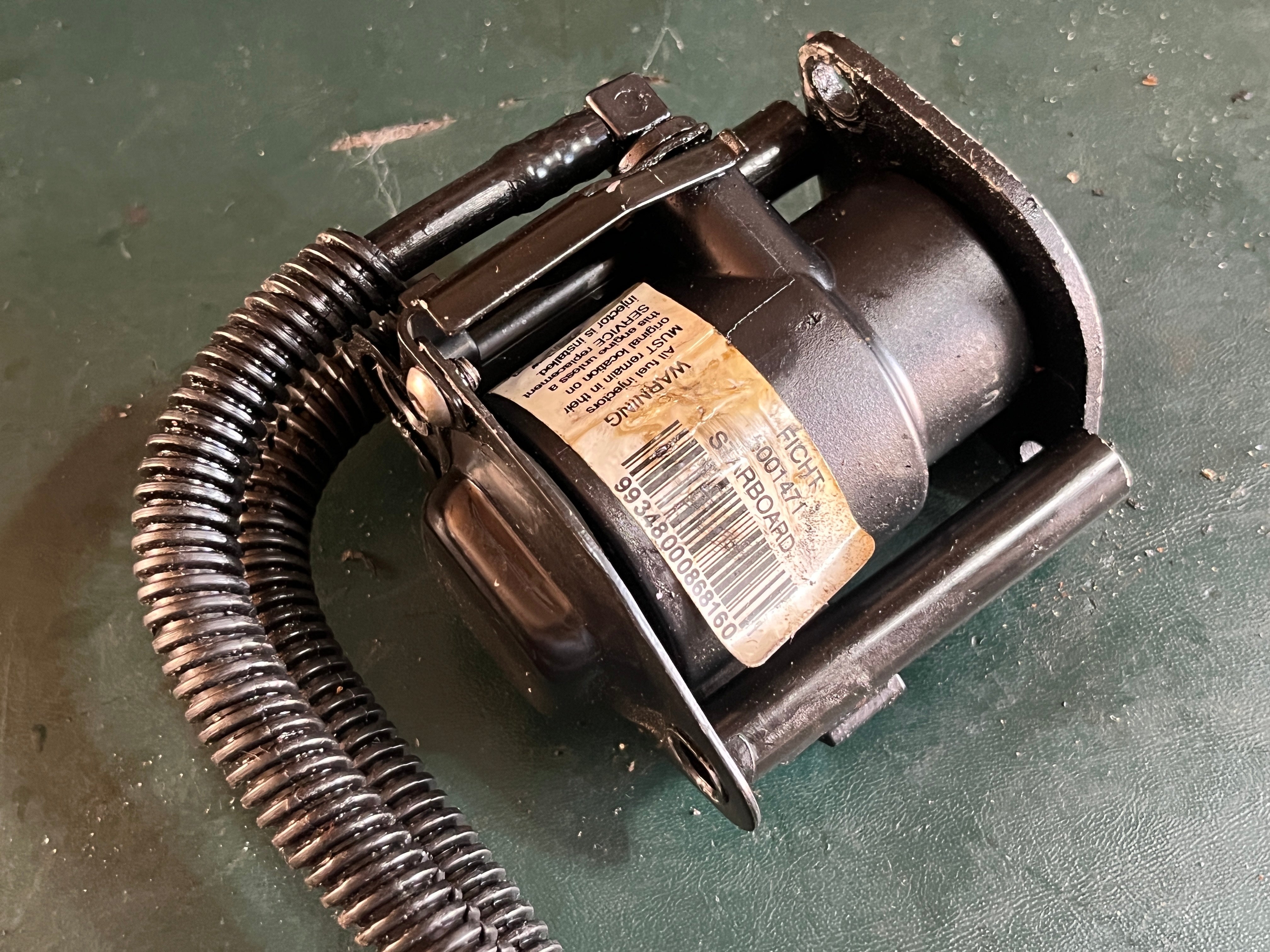 225 hp Ficht 5001471 05001471 STARBOARD Fuel Injector 5004444 two stro ...