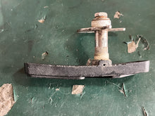 Load image into Gallery viewer, 150 175 200 hp Mercury TOP COWL HANDLE 831207A14 831207A16 LATCH 889566 8M0001081 two stroke v6
