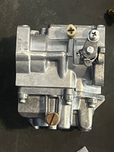 Lade das Bild in den Galerie-Viewer, 225 hp Mercury CARBURETOR SET WMV-7 3327-828273A1 828273A2 828273A3 two stroke 3.0
