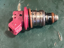 Lade das Bild in den Galerie-Viewer, 225 200 hp Mercury OPTIMAX red FUEL INJECTOR 804528 8M0222157 two stroke TESTED some compatibility 75-225 hp
