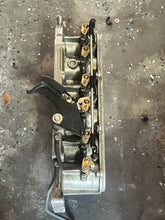 Lade das Bild in den Galerie-Viewer, 150 200 225 250 hp Yamaha THROTTLE BODY  67H-13751-00-00 with ACCELERATOR LEVER ROD 65L-41217-00-00 two stroke 2001-2004
