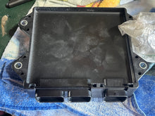 Lade das Bild in den Galerie-Viewer, f 200 hp Yamaha ECU CONTROL UNIT 6AL-8591A-11-00 f8t61285 6AL-11 four stroke 2012
