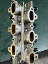 Cargar imagen en el visor de la galería, DF 250 225 200 hp Suzuki 13110-93J00 INTAKE MANIFOLD four stroke 2007
