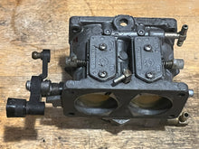 Lade das Bild in den Galerie-Viewer, 200 175 150 hp Mercury CARBURETOR SET WMH 16-1 16-2 16-3 top 3308-9672A44 3311-818650A4 818650A52, center 3308-9672A45 818650A5 818650A53, bottom 3308-9672A46 818650A6 818650A59 two stroke v6 compatible 175 150 hp
