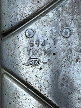 Cargar imagen en el visor de la galería, f 225 200 hp Yamaha CYLINDER HEAD COVER 1 strbd 69J-11191-00-1S four stroke 2002-10
