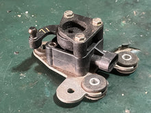 Load image into Gallery viewer, 135 150 200 225 hp Mercury OPTIMAX TPI Throttle Position Indicator 83295211 Elbow Lever 8519371 TPS Cover 8582261 TWO STROKE DFI some compatibility EFI &amp; PRO XS Outboards
