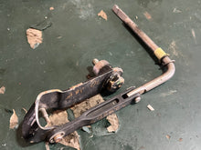Load image into Gallery viewer, 70 hp Johnson Evinrude SHIFT LEVER 0330940 BELLCRANK LINK 0328567 SHIFT BELLCRANK 0393545 LEVER SCREW 0318192 two stroke
