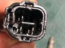 Lade das Bild in den Galerie-Viewer, DT 150 200 225 hp Suzuki OIL LEVEL SENSOR 34860-87D21 two stroke SUPER SIX also 34860-87D20 34860-87D10
