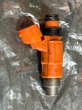 Lade das Bild in den Galerie-Viewer, 4 tested for customer sep2025——-DF 115 140 hp Suzuki FUEL INJECTOR genuine 15710-65D00 Four Stroke 2002-2012 some compatibility 90 100 hp
