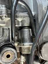 Lade das Bild in den Galerie-Viewer, 200 - 300 hp Yamaha 60V-14182-01-00 FLOAT CHAMBER vst &amp; pump TESTED hpdi
