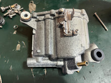 Lade das Bild in den Galerie-Viewer, DF 225 250 200 hp Suzuki 15600-98J00 vst FUEL FLOAT CHAMBER four stroke 2004-2011
