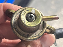 Load image into Gallery viewer, f 225 200 hp Yamaha FUEL PRESSURE REGULATOR 69J-13906-00-00 vst rail Four Stroke 2002-2010
