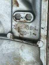 Load image into Gallery viewer, BF 50 40 hp Honda STERN BRACKETS starboard right 50301-ZV5-020ZA port left 50311-ZV5-010ZA four stroke pre-1997-2003
