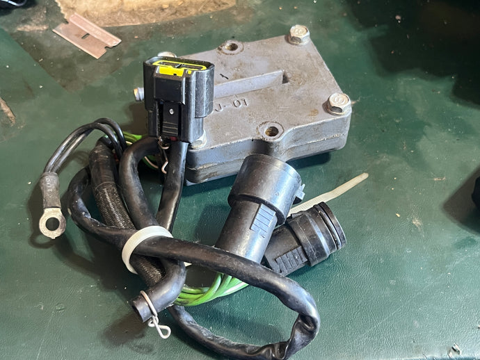 f 225 200 hp Yamaha 69J-81960-10-00 voltage RECTIFIER & REGULATOR ASSY four stroke 2004-07 one rectangular connector