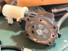 Charger l'image dans la galerie, REBUILDABLE 40 - 90 hp Tohatsu Nissan AIR COMPRESSOR 3T5B100002 two stroke 2002-2010
