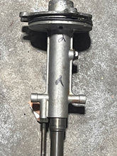 Cargar imagen en el visor de la galería, DT 150 200 hp Suzuki SHIFT ACCEL HOUSING X 26100-87D35  two stroke 1988-2003 some non-super6 150 175 200 hp

