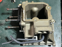 Lade das Bild in den Galerie-Viewer, f 250 hp Yamaha  intake THROTTLE BODY HOUSING 6P2-13750-00-00 four stroke 2005
