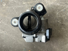 Lade das Bild in den Galerie-Viewer, 350 hp Mercury Verado THROTTLE BODY CONTROL VALVE 884408A08 four stroke 135-400 hp compatibility
