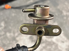 Load image into Gallery viewer, f 225 200 hp Yamaha FUEL PRESSURE REGULATOR 69J-13906-00-00 vst rail Four Stroke 2002-2010
