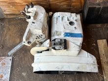 Lade das Bild in den Galerie-Viewer, 115 130 90 hp Evinrude E-tec MIDSECTION 25” EXHAUST HOUSING 5010896 EXTENSION 5008078 SWIVEL PIVOTANT 0434691 STEERING ARM 5001766 STERN BRACKETS 0351921 0351922 two stroke E115DPXAFG 2015
