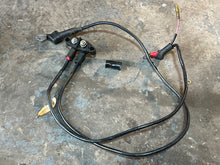 Lade das Bild in den Galerie-Viewer, 150 hp Yamaha battery TERMINAL 64D-81920-01-00 64D-81920-00-00 two stroke 1996-2009 some compatibility 175 200 hp
