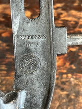 Lade das Bild in den Galerie-Viewer, 30 40 50 60 hp Mercury SHIFT LINKAGE BRACKET 8M0007243  four stroke
