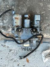 Lade das Bild in den Galerie-Viewer, PARTS c 55 hp Yamaha POWER TRIM &amp; TILT ASSY 62F-43800-00-4D FAILED PUMP two stroke 1994-1995 C55TR
