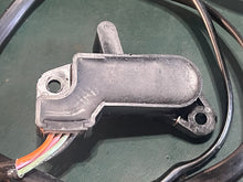 Load image into Gallery viewer, DT 40 55 65 75 85 hp Suzuki 34801-94700 Trim Sender electrical 4-wire old style 1986-1996
