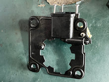 Load image into Gallery viewer, 90 115 hp Johnson Evinrude vst vro FUEL BRACKET 0340082 FUEL FILTER 0433190 NUT 0335112 two stroke v4 1995-2001
