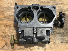 Lade das Bild in den Galerie-Viewer, 200 hp Mercury CARBURETOR SET WMH 16-1 16-2 16-3 top 3308-9672A44 3311-818650A4 818650A52, center 3308-9672A45 818650A5 818650A53, bottom 3308-9672A46 818650A6 818650A59 two stroke v6 compatible 175 150 hp
