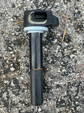 Lade das Bild in den Galerie-Viewer, 115 hp Mercury pencil IGNITION COIL 8M0039809 880615T01 four stroke EFI some compatibility Verado 150-400 hp some 80 90 100 hp EFI
