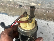 Load image into Gallery viewer, f 225 200 250 hp Yamaha FUEL PUMP ASSY low 69J-24410-00-00 four stroke TESTED 2002
