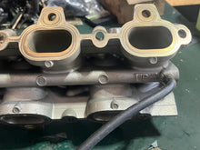 Lade das Bild in den Galerie-Viewer, DF 225 250 200 hp Suzuki INTAKE MANIFOLD 13110-93J00 with bolts Four Stroke 2004-2024
