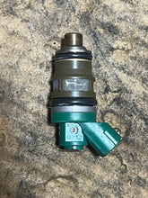 Load image into Gallery viewer, DF 40 50 hp Suzuki 15710-87J00 FUEL INJECTORS 1999-2010 5031403 Johnson Evinrude Fuel INJECTOR 1999-2006 FOUR STROKE
