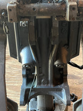 Cargar imagen en el visor de la galería, 150 200 hp Yamaha 25” MIDSECTION two stroke 2.6 hpdi 2000-2005 UPPER CASING 6E5-45111-23-8D SWIVEL 64E-43311-20-8D CLAMPS 64E-43111-02-8D 64E-43112-02-8D
