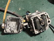 Cargar imagen en el visor de la galería, DF 25 hp Suzuki 13200-95J00 CARBURETOR twin V STARTER ASSY 13368-95J00 Four Stroke 2006-2014
