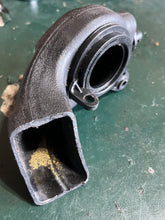 Load image into Gallery viewer, 25 hp Evinrude E-tec INTAKE AIR SILENCER Air 5007320 with AIR TEMP SENSOR 3010673 two stroke E25dtlina
