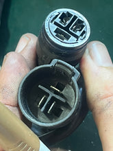 Load image into Gallery viewer, f 225 200 hp Yamaha 69J-81960-10-00 voltage RECTIFIER &amp; REGULATOR ASSY four stroke 2004-07 one rectangular connector
