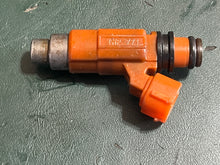 Lade das Bild in den Galerie-Viewer, DF 140 115 hp Suzuki FUEL INJECTOR INP771 771025G 15710-65D00 four stroke 2002-2011 some 90 &amp; 100 compatibility CLEANED
