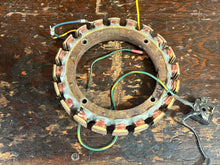 Lade das Bild in den Galerie-Viewer, 85 90 115 125 hp Force FA615095 Superseded by 888792 - STATOR ASSY F658095 300-888792 two stroke Mercury &amp; RECTIFIER
F369450
