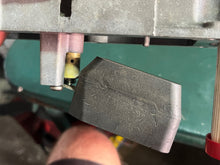 Cargar imagen en el visor de la galería, 250 hp Mercury Optimax VST VAPOR SEPARATOR COVER 889317T1 two stroke some compatibility 75-250 hp
