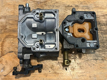 Lade das Bild in den Galerie-Viewer, 200 hp Mercury CARBURETOR SET WMH 16-1 16-2 16-3 top 3308-9672A44 3311-818650A4 818650A52, center 3308-9672A45 818650A5 818650A53, bottom 3308-9672A46 818650A6 818650A59 two stroke v6 compatible 175 150 hp
