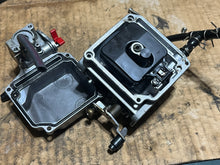 Load image into Gallery viewer, 90 75 hp Yamaha carburetor set 6H107 two stroke 1992-2003 without linkages 6H1-14302-07-00 6H1-14301-07-00 6H1-14303-07-00
