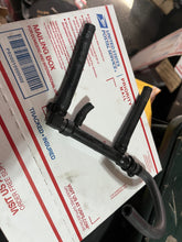 Lade das Bild in den Galerie-Viewer, 0390465, 390465 Fuel manifold assy Johnson Evinrude
