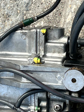 Lade das Bild in den Galerie-Viewer, 200 - 300 hp Yamaha 60V-14182-01-00 FLOAT CHAMBER vst &amp; pump TESTED hpdi
