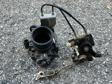 Load image into Gallery viewer, BF 130 hp Honda THROTTLE BODY with throttle cable 16400-ZW5-013 Four Stroke 1999-2004
